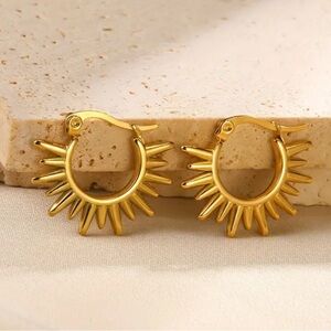 Vintage Shine bright with these stunning gold sunburst hoop earrings
